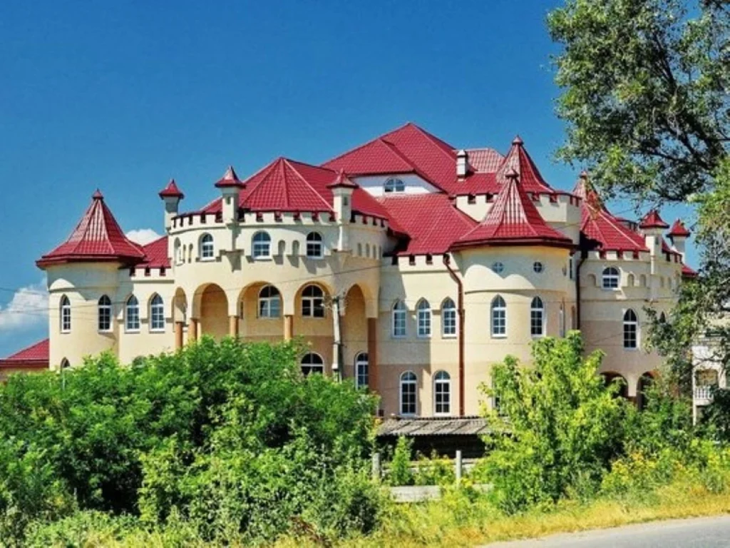 naibahatshe-selo-v-ukraini-palatsy-nyzhnoi-apshi-shcho-vrazyly-vsiu-krainu-b605