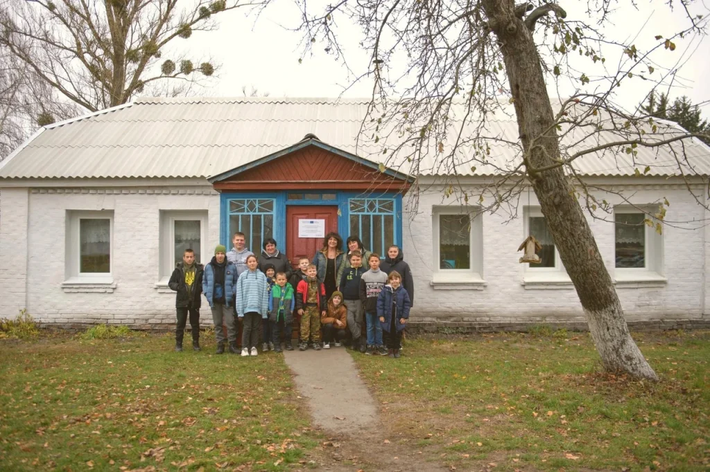 zakon-pro-zakryttia-silskykh-shkil-reforma-osvity-ta-realnist-ukrainskykh-sil-u-dd58